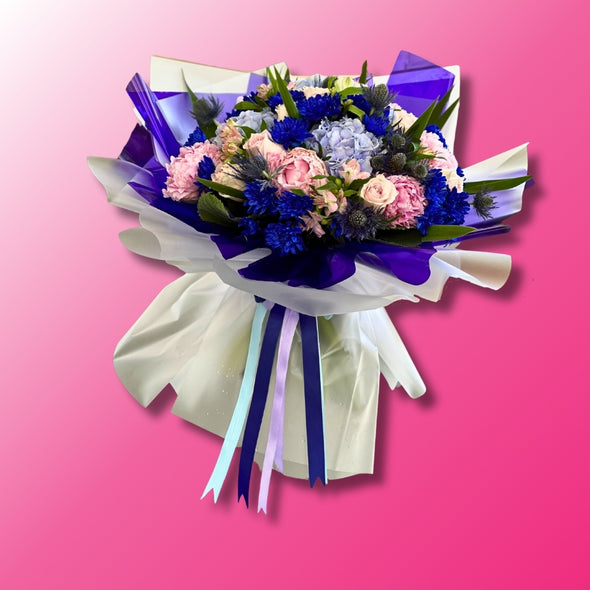 Mix blue pink roses