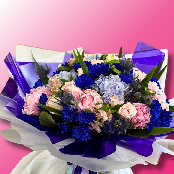 Mix blue pink roses